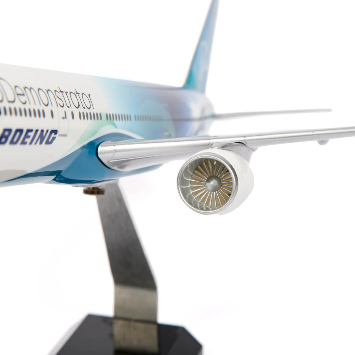 Boeing 777-200ER EcoDemonstrator 1:144 Model - Image 5
