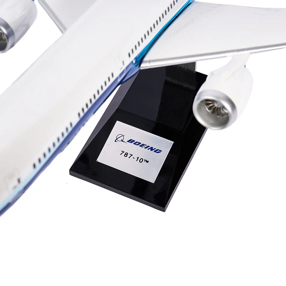 Boeing Unified 787-10 Dreamliner Plastic 1:144 Model - Image 5